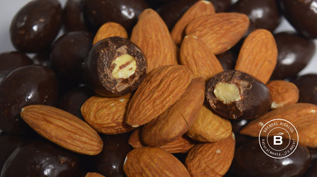 Almendra con chocolate (con y sin azúcar)